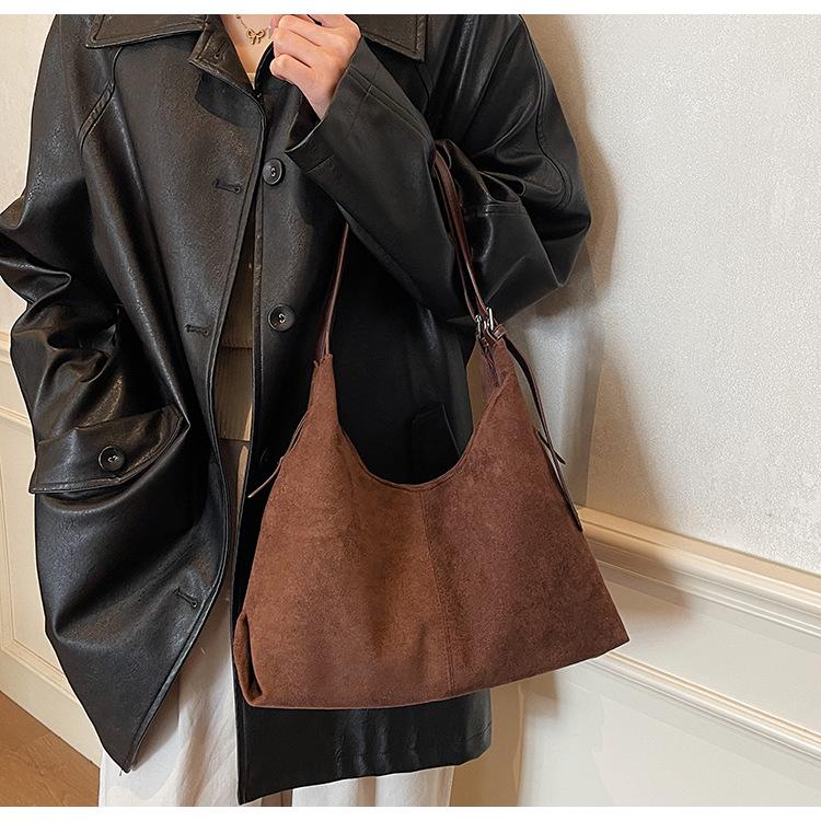 Elegant Suede Retro One-Shoulder Tote: Versatile, Large-Capacity Crossbody for Casual Commutes