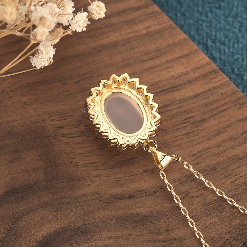 Elegantní náhrdelník ve stylu Lady Di s plným osazením diamanty a bílou nefritovou intarzií - Módní, všestranný a luxusní.