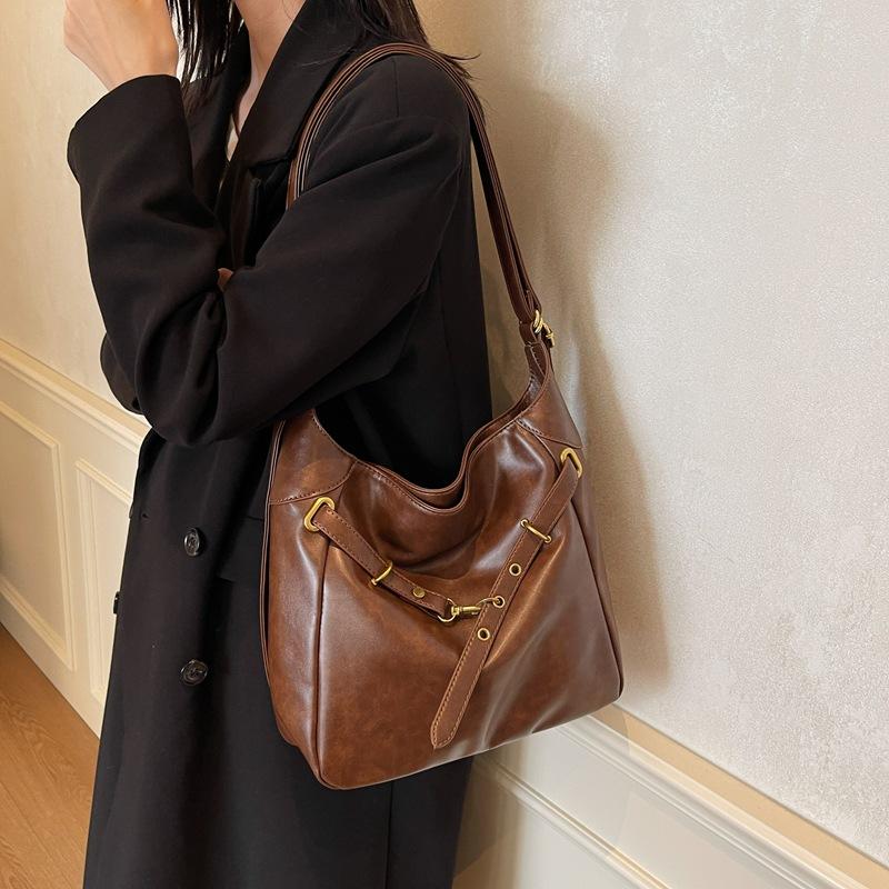 

2025 New Maillard Large Capacity Shoulder Bag Autumn and Winter Versatile Backpack Women s Commuter Tote Bag 34*10*27 чёрный