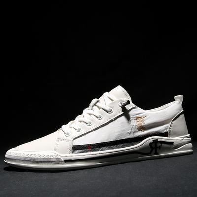 2025 Direktlieferung Herrenschuhe Sommer neue kleine weiße Schuhe Leder Trend Mode Freizeitschuhe atmungsaktive Board-Schuhe