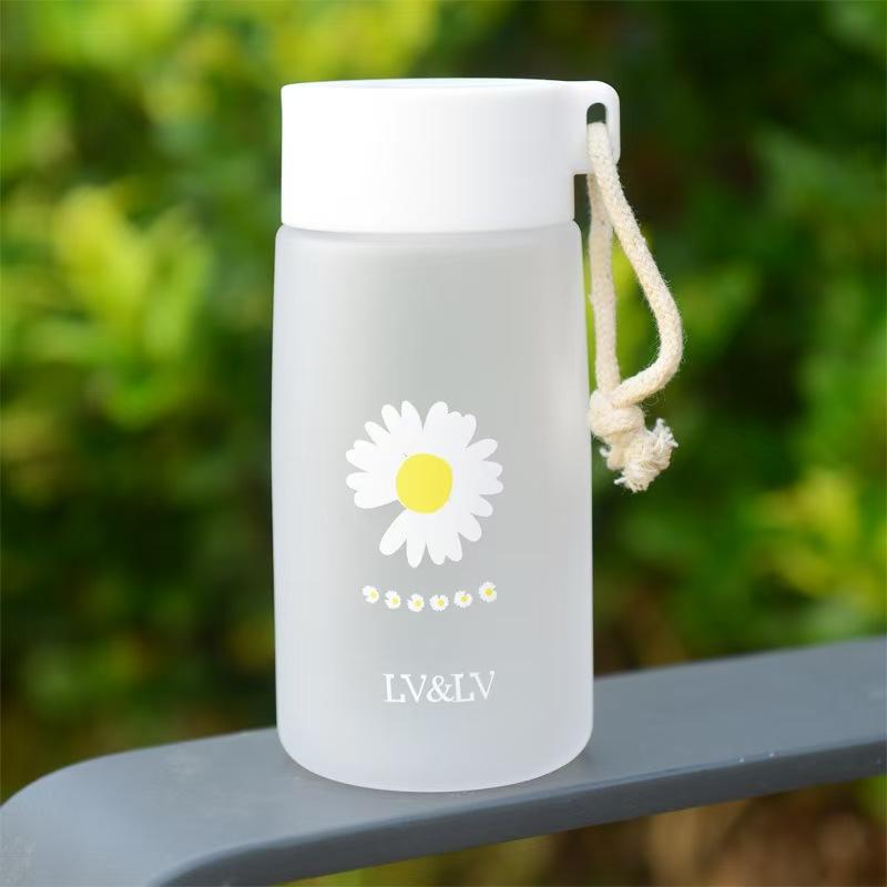 Plastic cup 480ml, cup of water, creative, outdoor, transparent ,cup tea travel cute chrysanthemum pattern,Easy to carry
