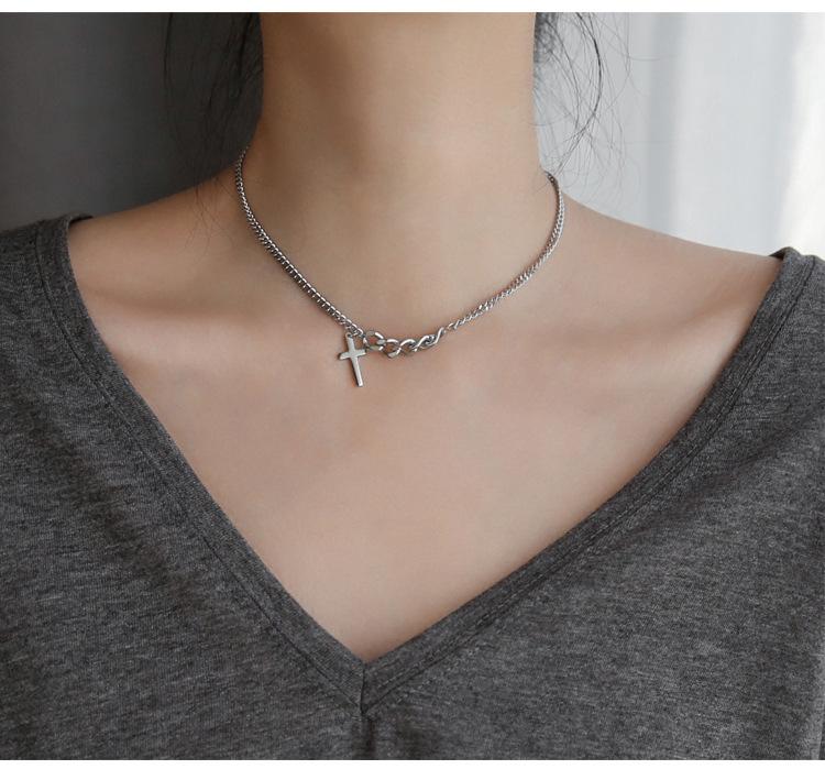 Stylish Women's Hip Hop Choker Necklace - Trendy Clavicle Chain with Cross Design