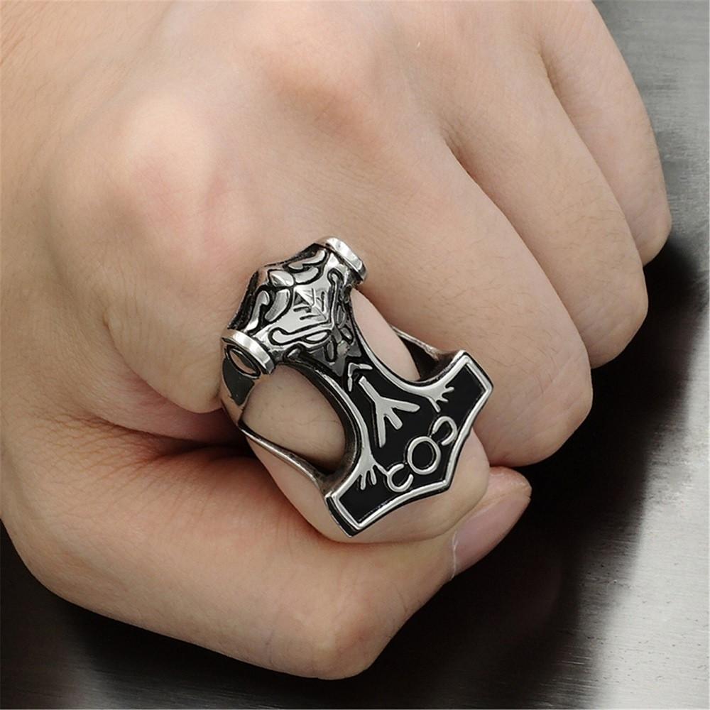 Retro Men's Domineering Thor's Hammer Ring