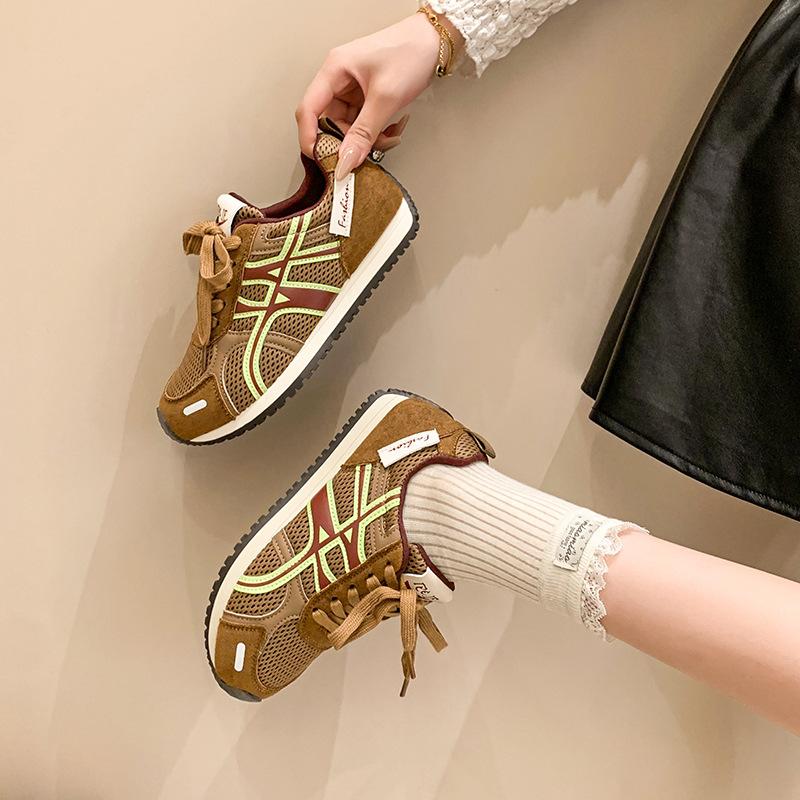 Versatile European Station platform platform German training shoes women's 2025 women's new retro color matching mesh breathable casual sports