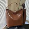 Large-capacity Retro-style Single-shoulder Bag, Popular for Commuting, Bucket Bag with Simple Design