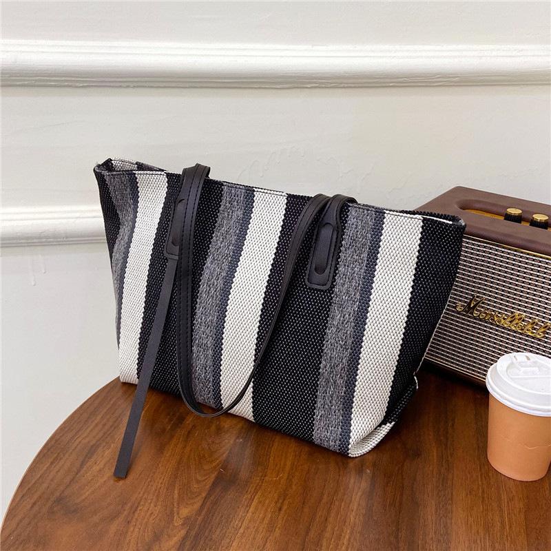 Simple commuting versatile large capacity canvas bag with high aesthetic value single shoulder cloth bag