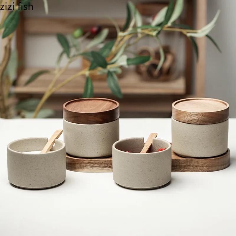 European Kitchen Spice Pepper Storage Bottle Round Ceramic Seasoning Jar with Wooden Lid Salt Pepper Jar Kitchen Tools Porcelain