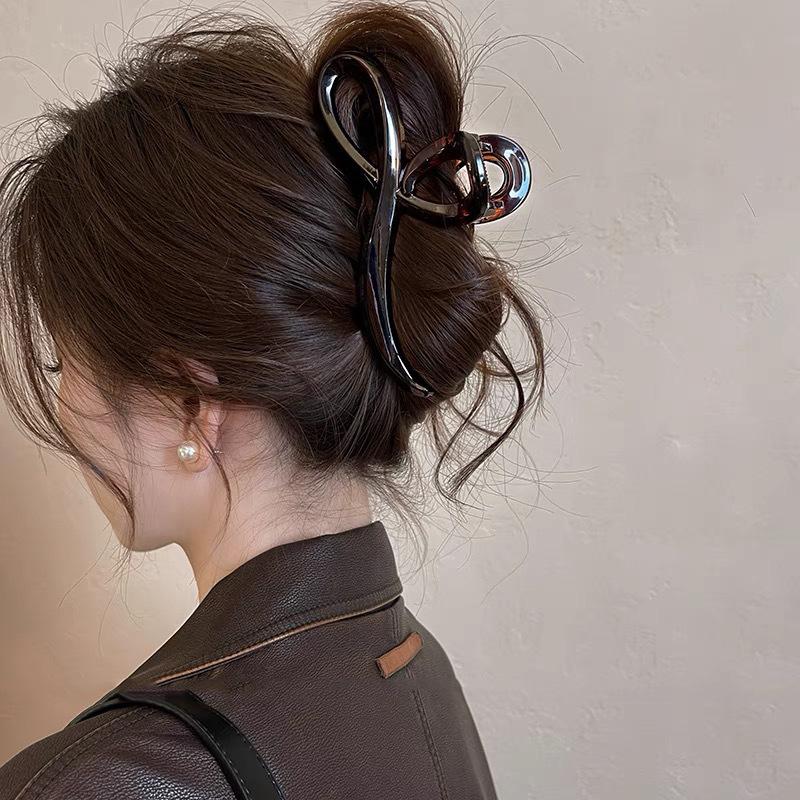 High-end temperament autumn and winter grab clip women's new simple and versatile back head hair shark clip hair clip headwear