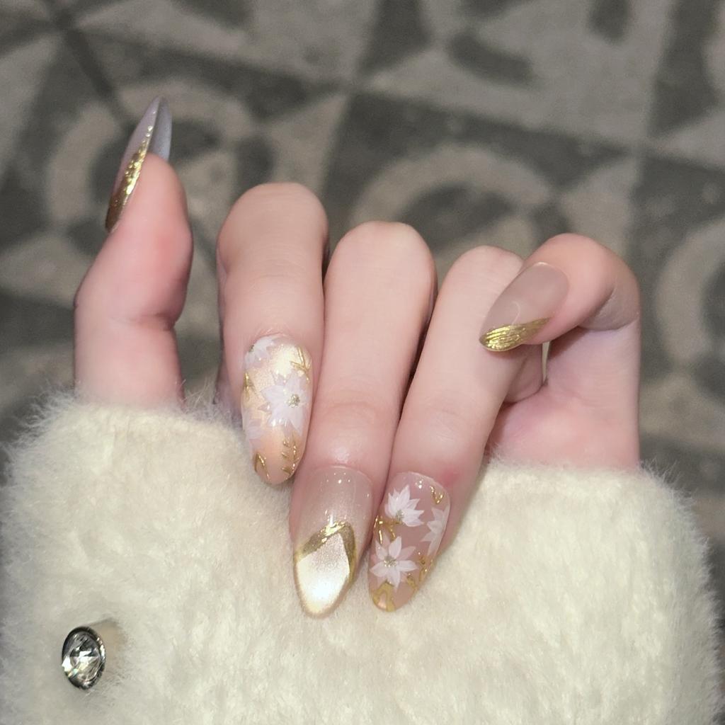 Pure Hand-woven Armor High-end Hand-painted Cat-eye French Magic Mirror Powder Versatile White Short Manicure