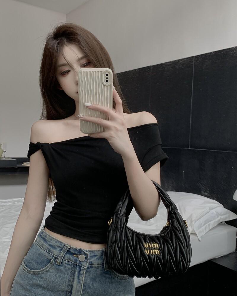 Design Sense White Kink Slanted Shoulder Short-sleeved T-shirt Women's Summer New Korean Style Wear Small Top