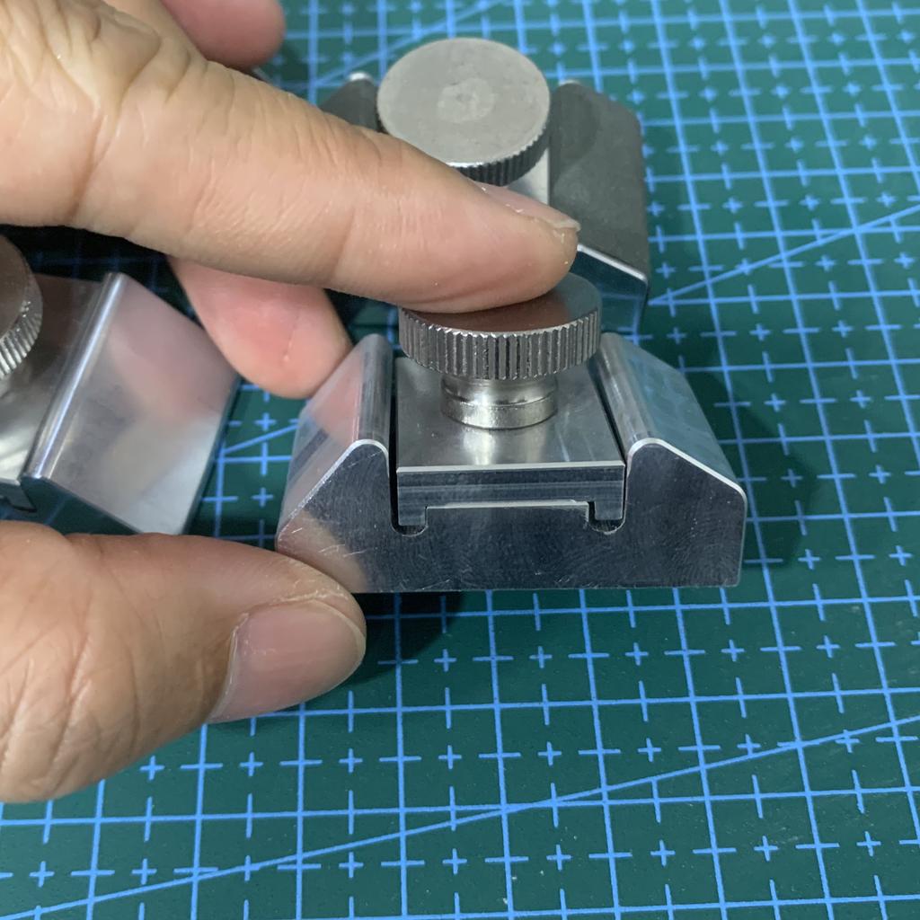 Sturdy Aluminum Alloy Sandpaper Rack Grinding Clip Inner Corner Plane Polishing Hand-held Sandpaper Leather Edge Grinder