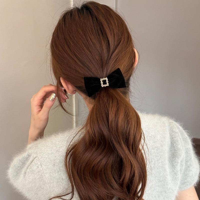 Bows of Square-cut Diamonds In Velvet Hairpin, with Sweet Charm, Hair String and Leather String Accessories