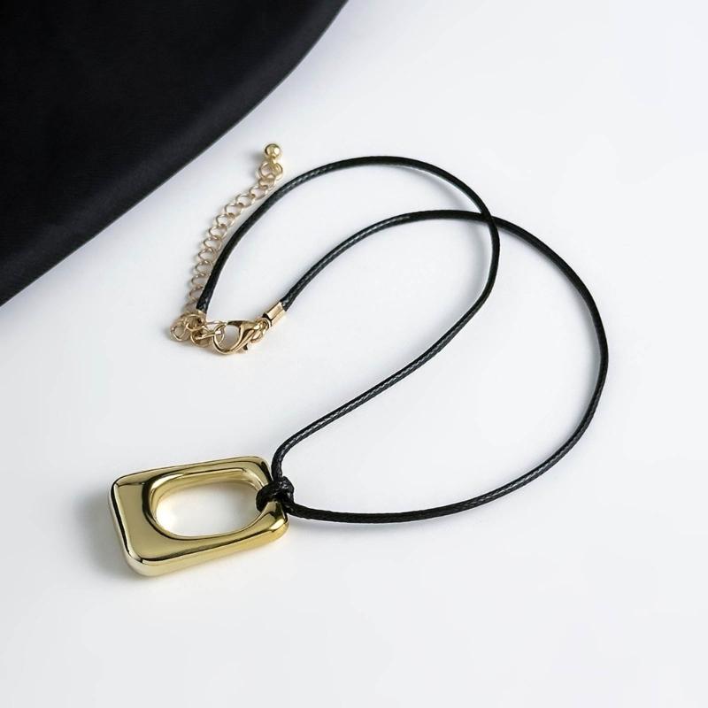Pendant Chokers Chain Necklace Irregular Shaped Pendant Necklace Alloy Material Party Jewelry for Girls Women Gifts