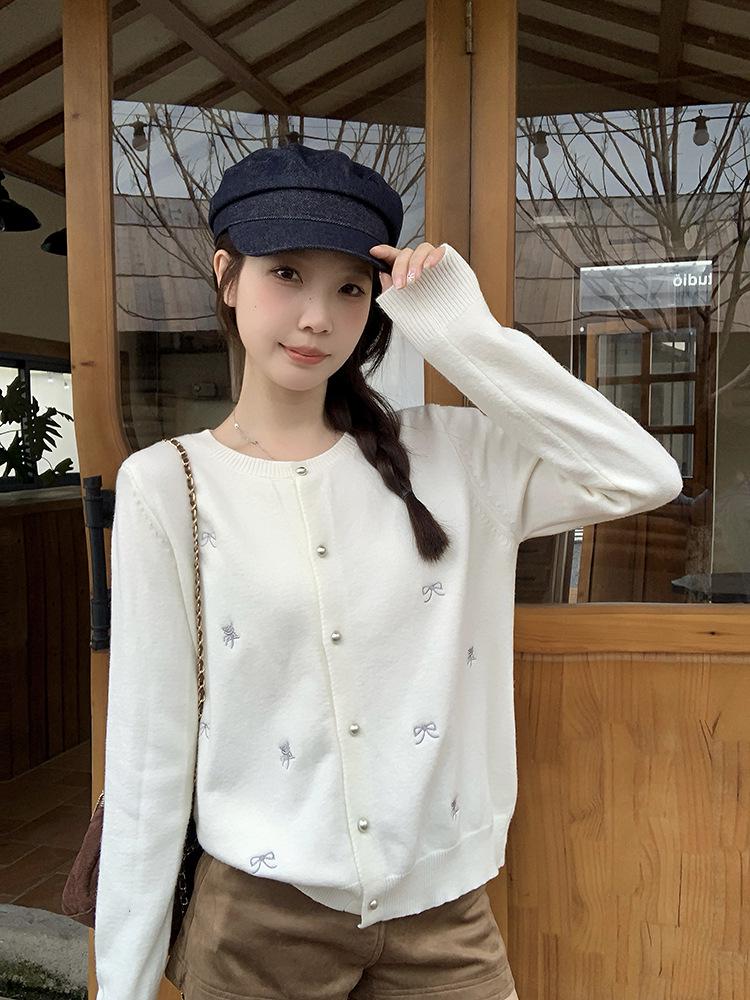 Women s Plus Size Embroidered Bow Knit Top L