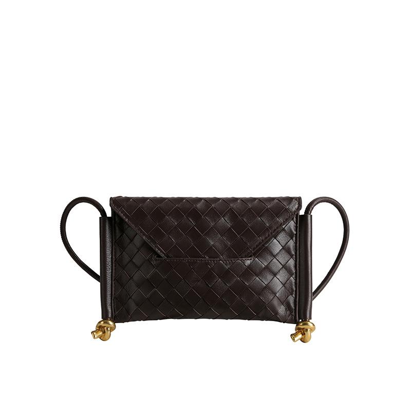 Autumn and winter small fragrant style versatile woven bag simple casual shoulder envelope bag fashionable commuter flip sheepskin bag women