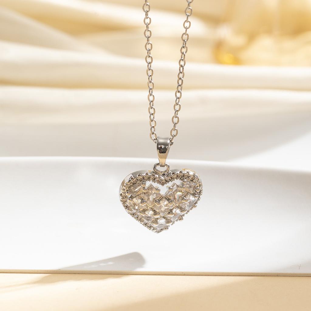 Small Heart Zircon Pendant Necklace For Women Minimalist Fashion Collarbone Chain Dainty Love Design