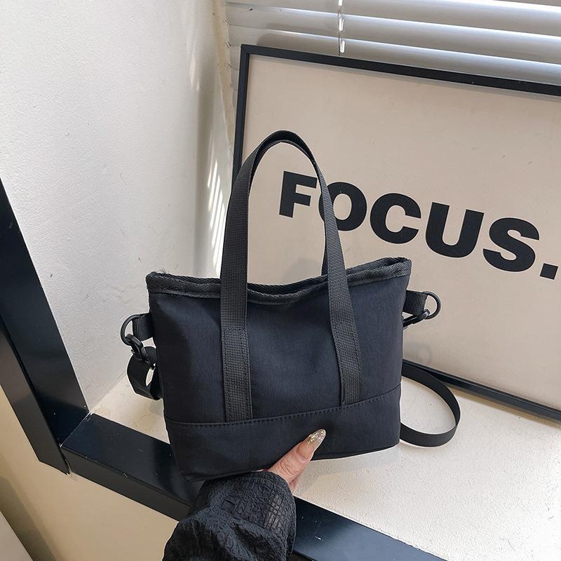 

ins Korean version of versatile trend personalized small square bag women s niche design advanced texture foreign style commuter messenger bag чёрный