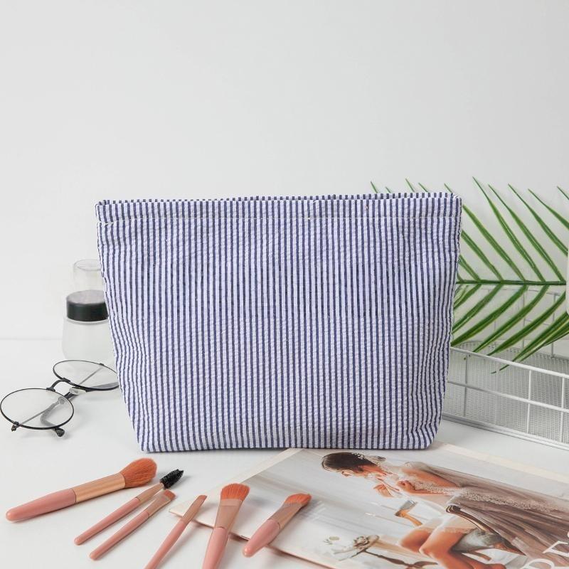 1 Pcs Seersucker Makeup Bag & Travel Pouch — Portable Toiletry Bag With Soft, Textured Striped Design