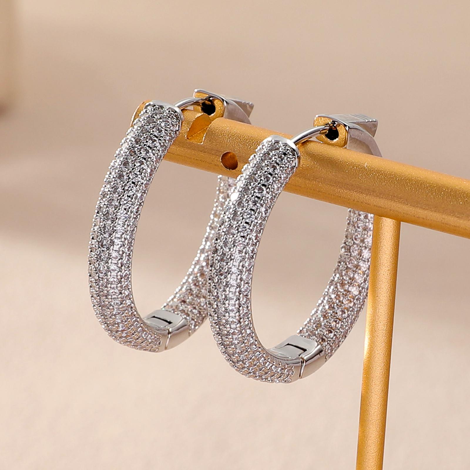 Роскошные золоченые серьги в форме буквы С с цирконами для мужчин и женщин