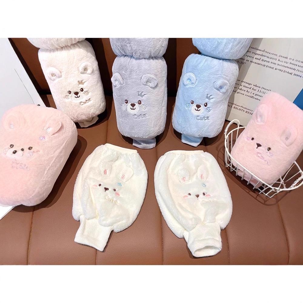 

Newcomer Discount: Cute Autumn/Winter Girls Kindergarten Plush Sleeve Protectors