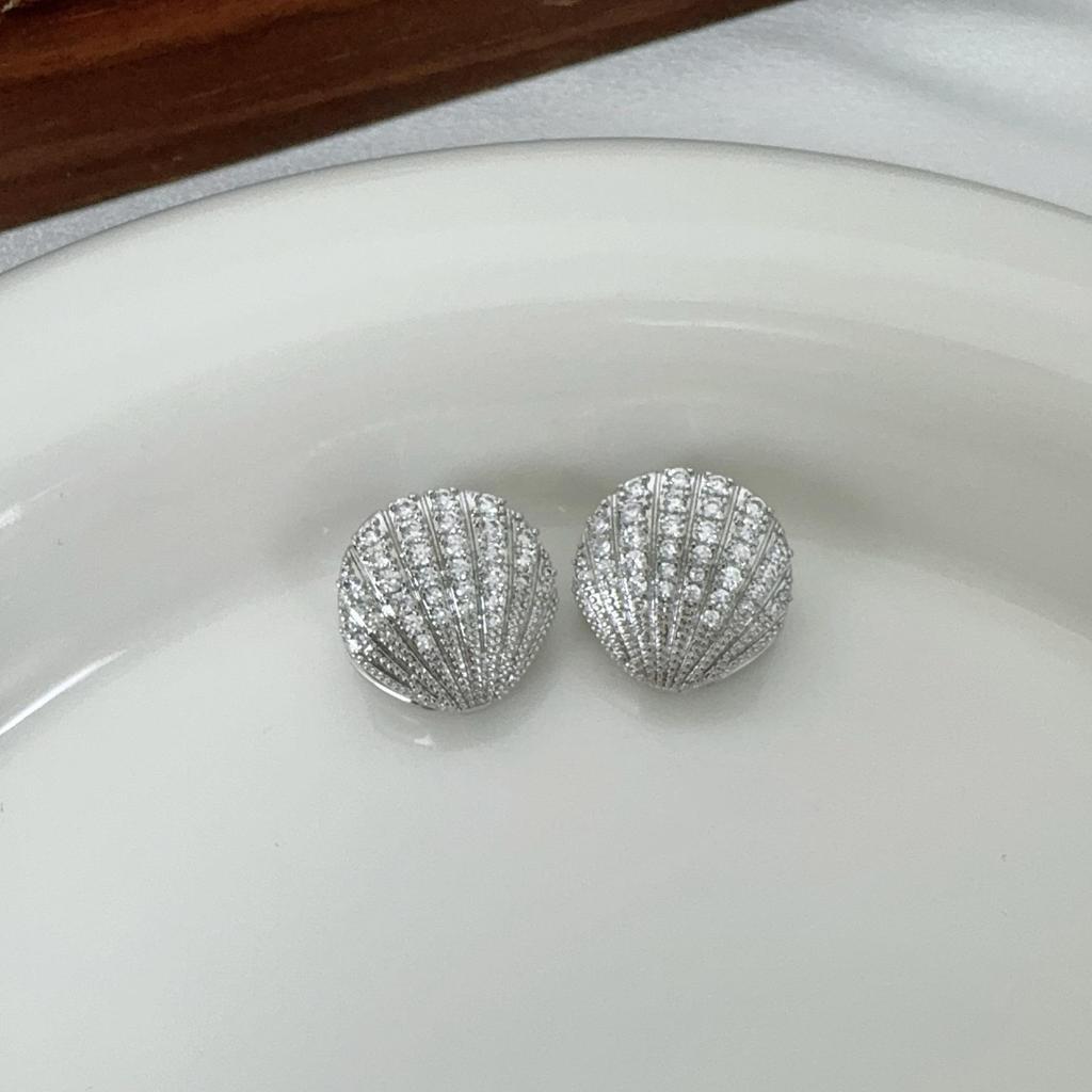 Exquisite Diamond Shell Glossy Earrings: Luxury Fashion Statement for Women