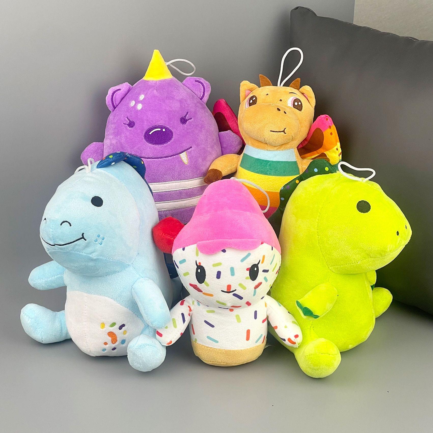 

Новая плюшевая игрушка-динозавр Мориа Эйзабет Деппа на свадьбу