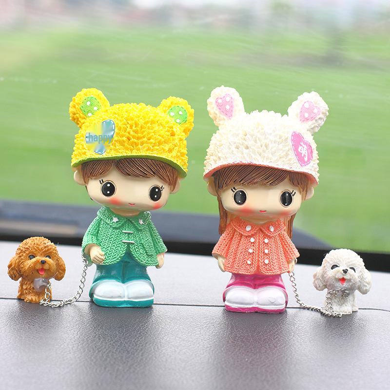 "Creative Resin Couple Walking Dog Car Ornament - Cute Interior Decoration"