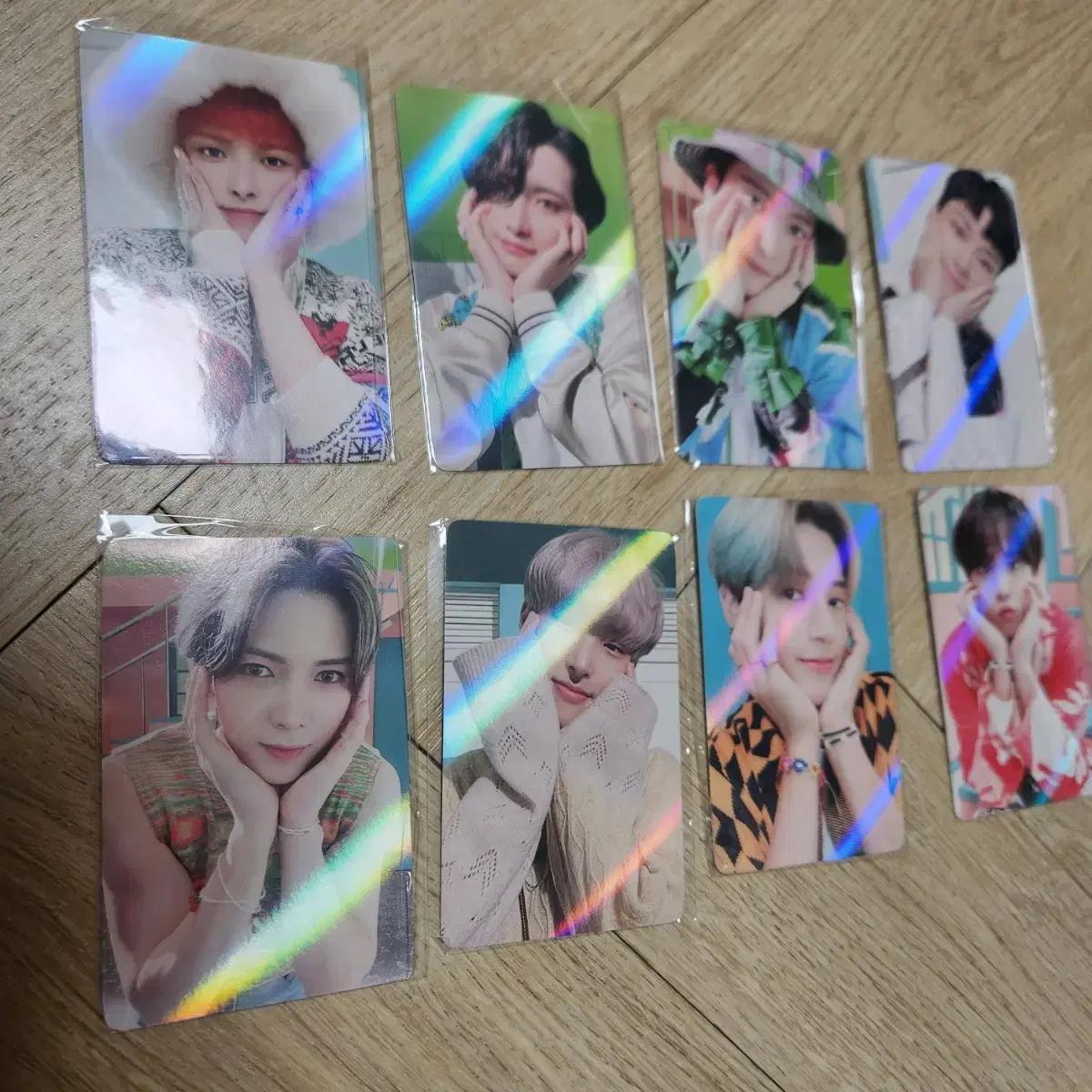 

Ateez Photo Card Set
