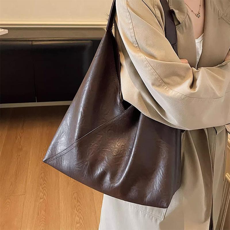 2025 Новая женская сумка-тоут Осенне-зимняя мода Одноплечевая сумка Модная вместительная сумка под мышку