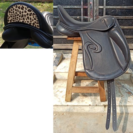 

Leather Dressage Monoflap Saddle with Changeable Gullets – Elegant Cantle Design 18 Inch чорний