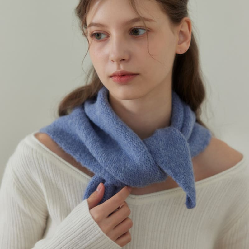 murmur [Free Pearl Earrings] Soft triangle muffler (4 colors)