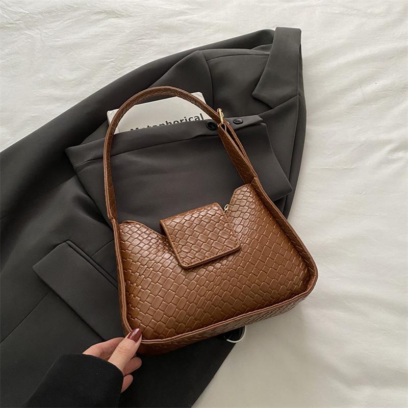 2025 New Casual Simple Trend Single Shoulder Armpit Bag Simple Fashion Small Square Bag Fashion Temperament Bag