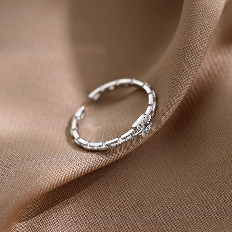 Light Luxury Simple Fashion Cold Wind Diamond Zir*****Pening High Sense Niche Chain Ring Female Tide