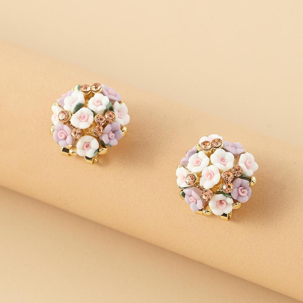 Romantische koreanische Keramik-Blumen-Strass-Ohrringe: Exquisiter Temperament Ohrschmuck & Stecker