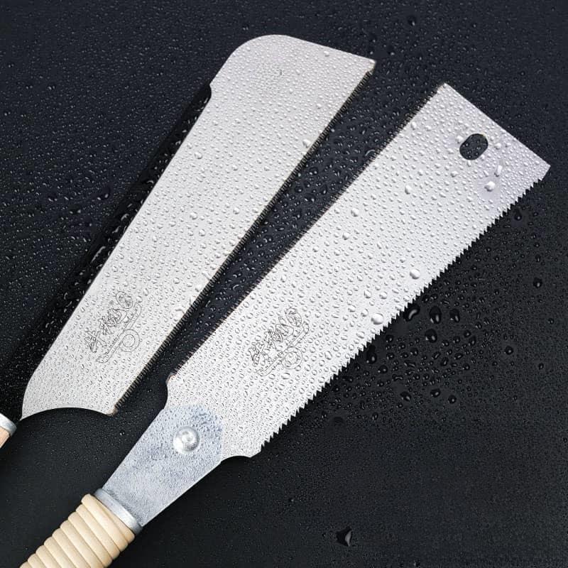 Japanische doppelseitige Holzsäge mit Rattangriff für Querschnitte und Zapfenarbeiten