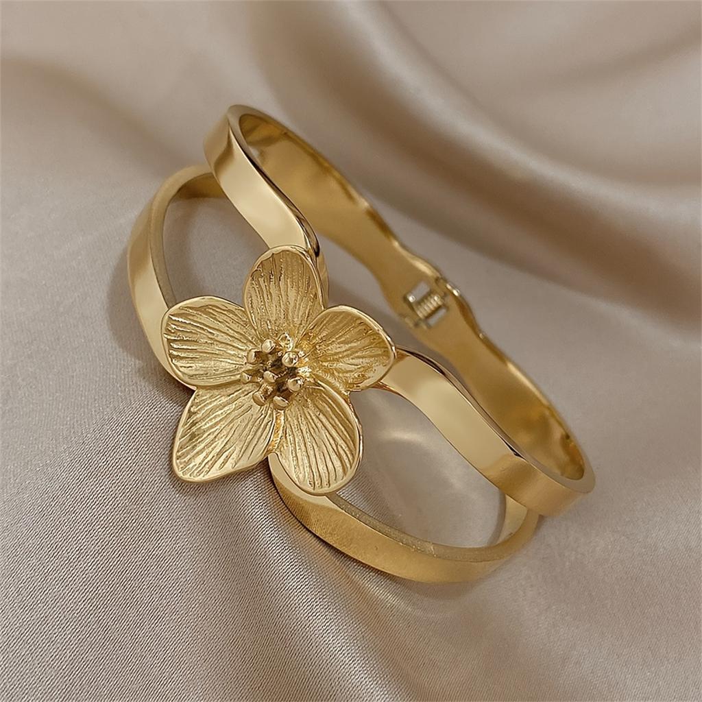 Stainless Steel Gold Plated Cuff Bangle Bracelet for Women Fashion Big Flower Pearl Butterfly Chunky Bracelet Waterproof Jewelry