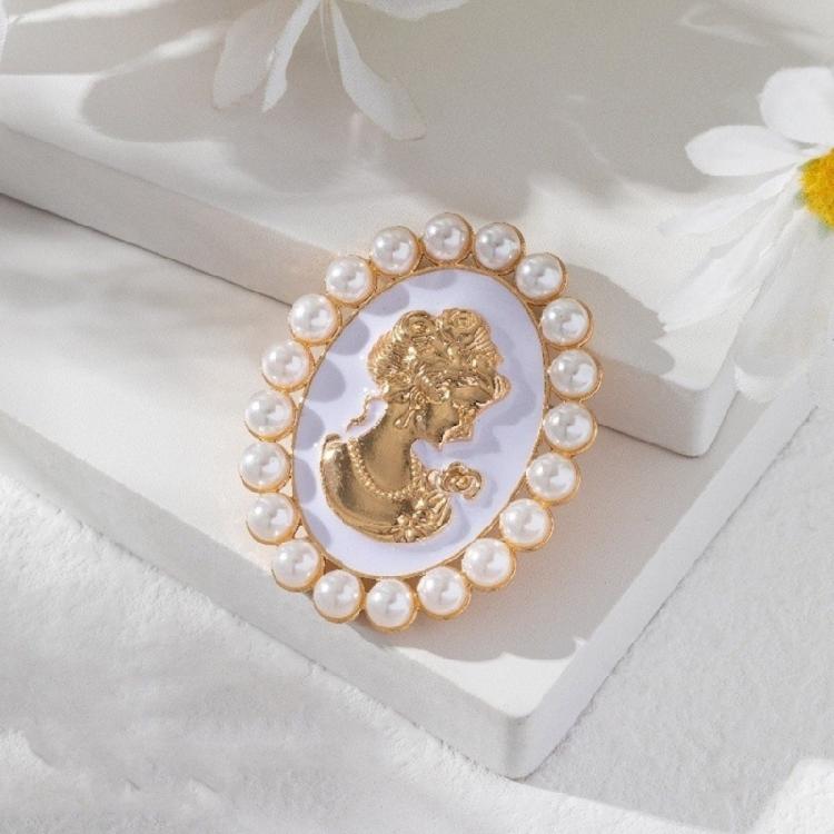 Sophisticated Vintage Cameo Brooch Beauty's Head Pearls Accented Alloy Corsage Pin Jewelry for Dress Clothing