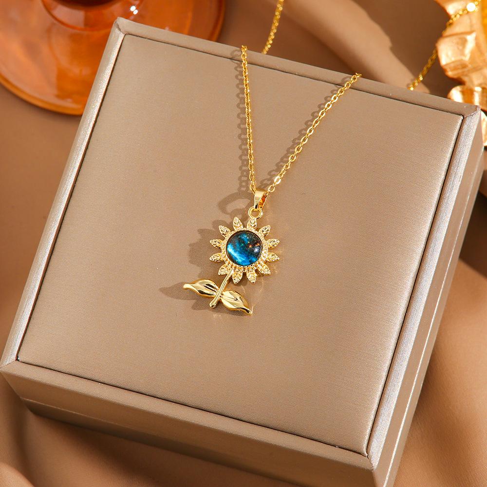 

Sparkling Starry Sky Leaf Flower Full Crystal Titanium Steel Necklace Women Elegant Luxury Pendant Collarbone Chain Jewelry Accessory