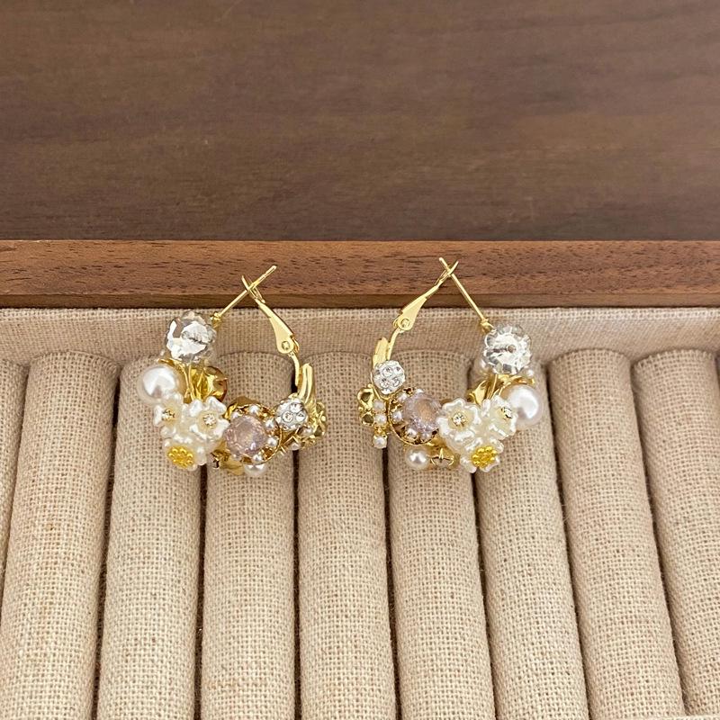 

Silver Needle Diamond & Pearl Flower Earrings - Light Luxury Vacation Style Ear Studs