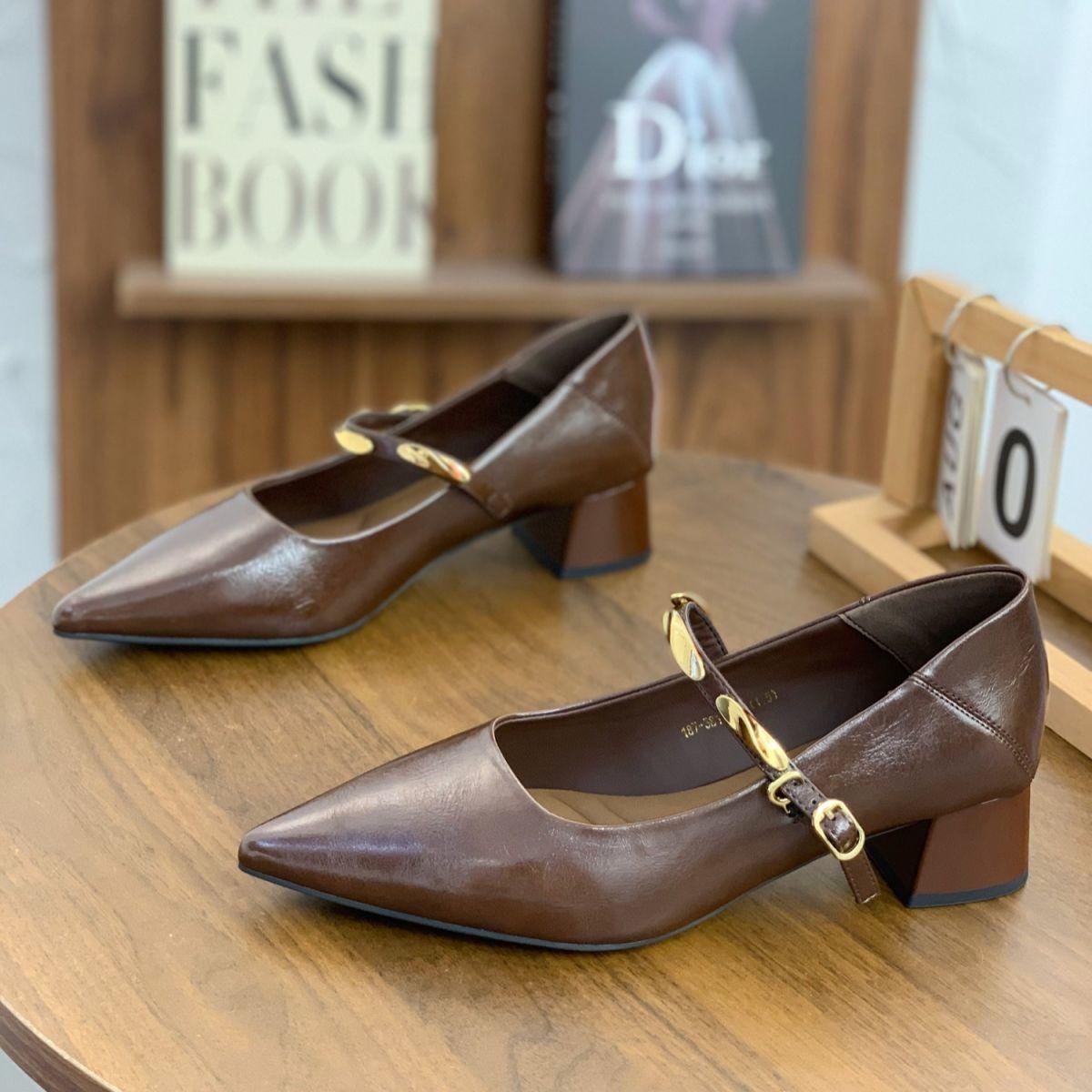 

Однословная пряжка с женскими туфлями Мэри Джейн с острым носком, осень 2025 супер огонь ретро универсальные двойного ношения рабочие туфли с неглубоким вырезом 40 коричневый