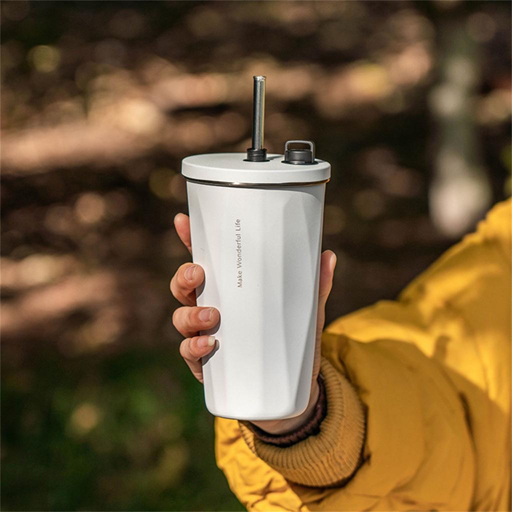High Capacity 304 Stainless Steel Insulated Coffee Mug Vacuum Design with Straw Ideal For Car Travel Hiking
