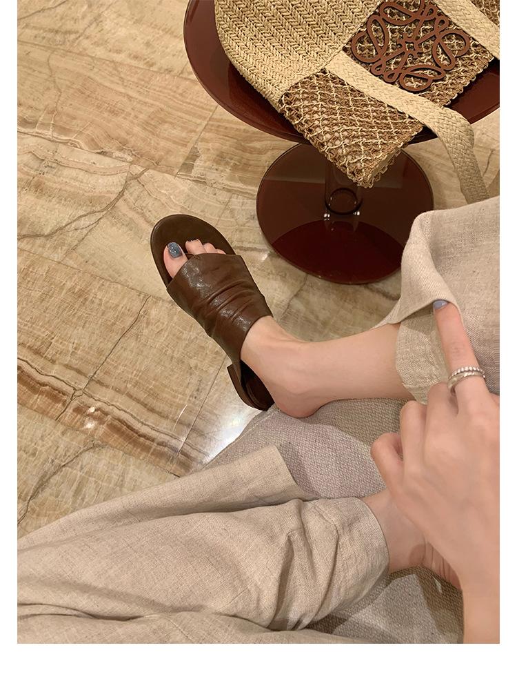

Grape mother has the same style in stock~ Minimalist old money wind wide upper cowhide pleated versatile thick heel cool slippers women s summer 40