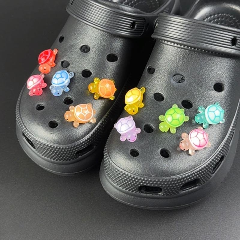 

Набор модных шармов для обуви Аксессуары Пряжка для обуви с отверстиями Милая светящаяся маленькая черепашка DIY 3D украшения для обуви Детская вечеринка Подарок для девочек