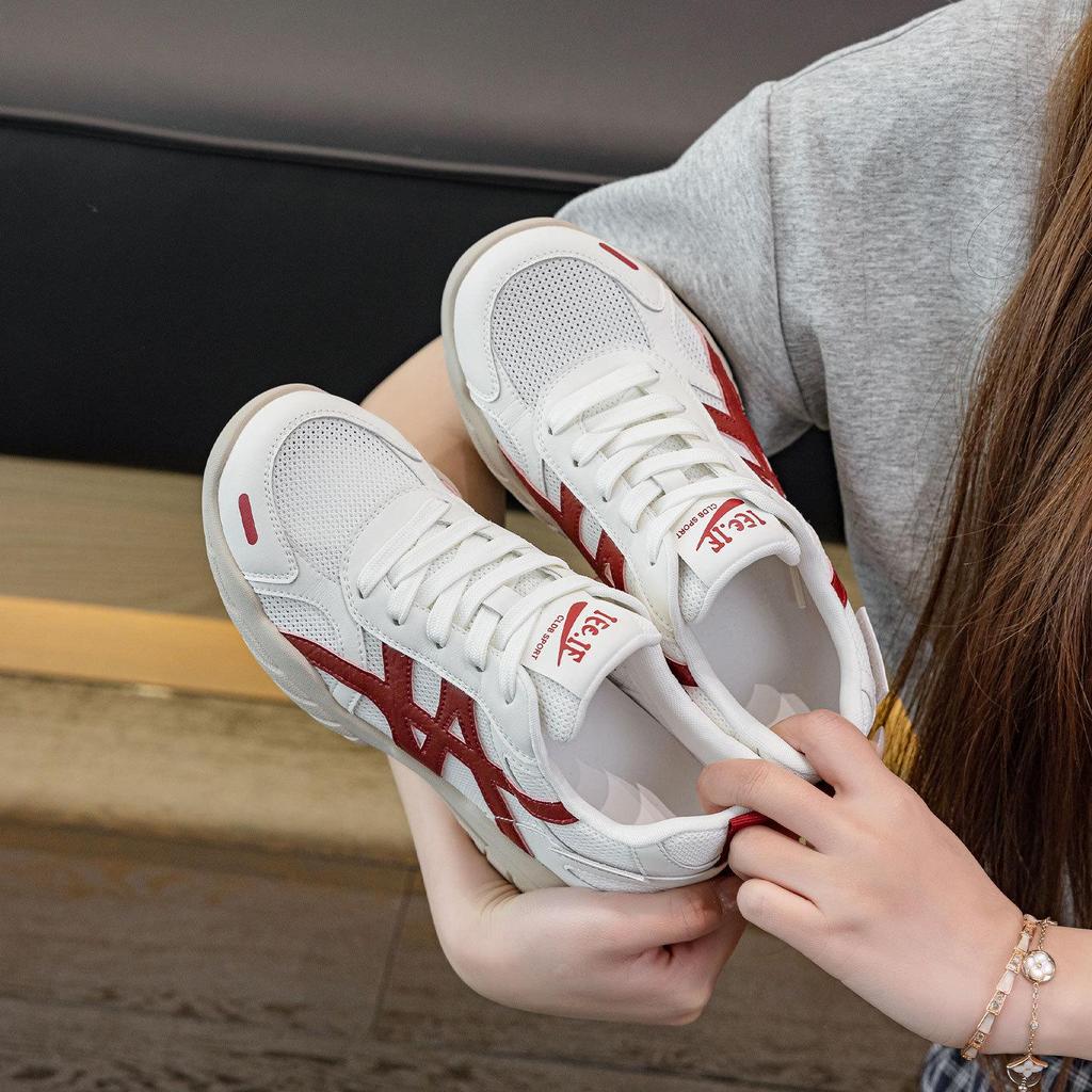 2025 New Soft-Soled Korean Flat Leather Running Shoes - Trendy & Comfortable