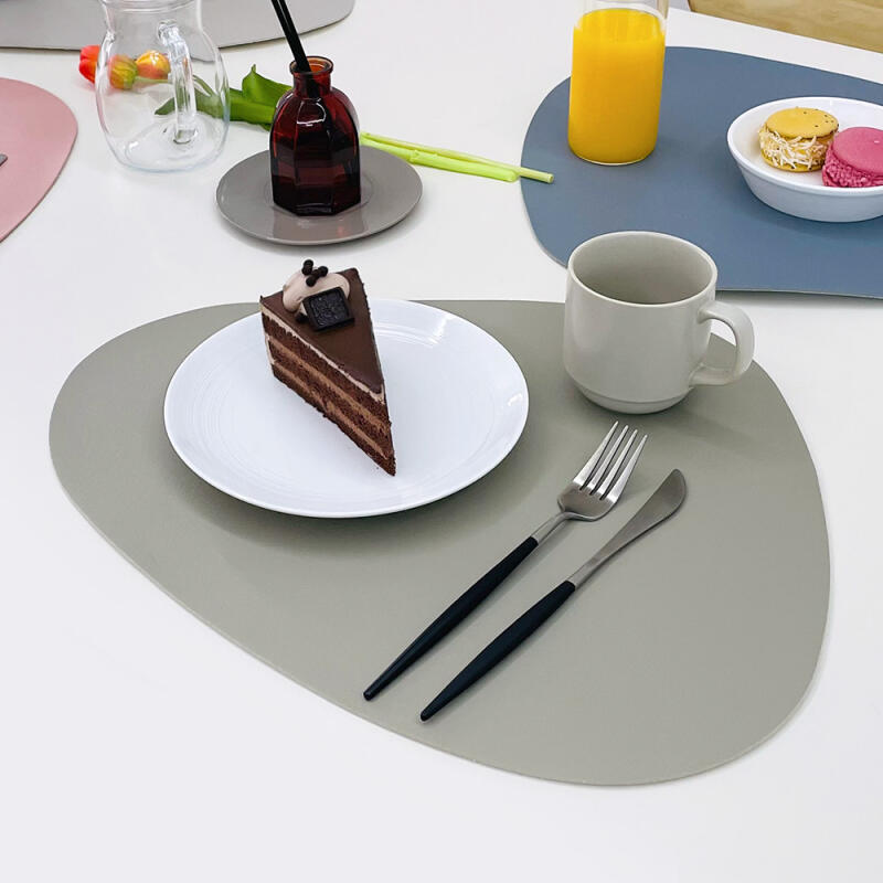 2 non-slip pebble waterproof placemats beige