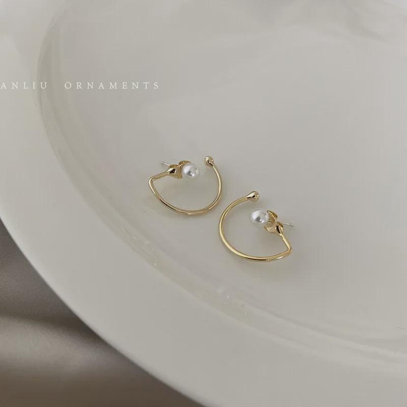 2022 Trendy Pearl Design Earrings: Simple, Elegant, High-End Light Luxury for Women