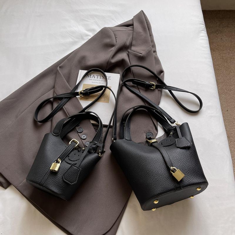 Grønnsakskurvveske dame 2025 ny retro tote dameveske nisje personlighet PU skulder bærbar bøtteveske