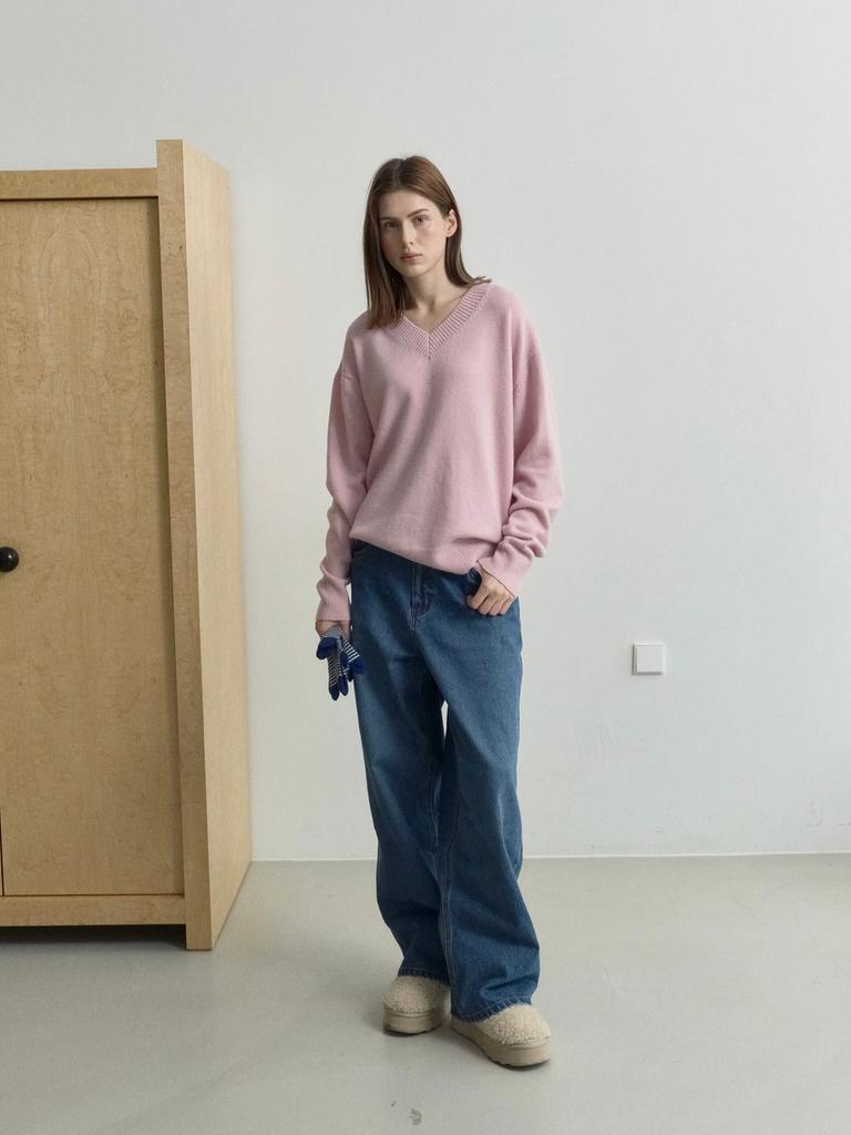 Endeopobeu Classic Fine Wool V-Neck Knit _ Pink