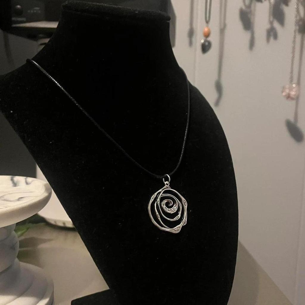 Geometric Alloy Necklace With Spiral Pendant For Fashion Casual Students