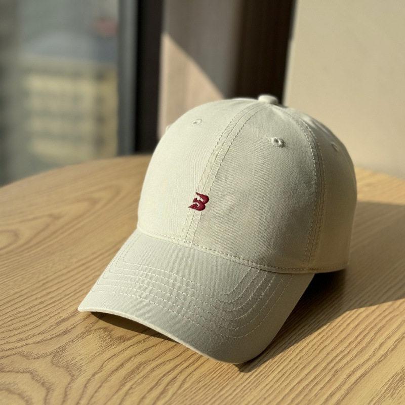 New wide brim embroidered baseball cap showing face small artifact soft top cap daily versatile not picky hat woman
